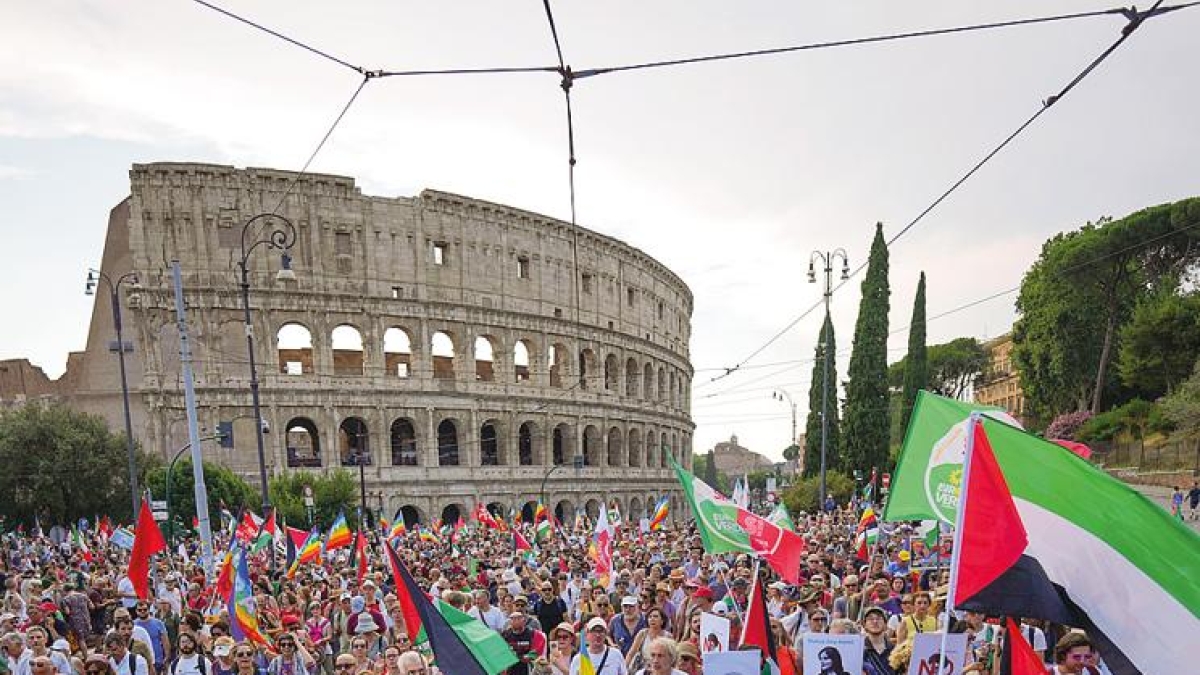 «No al riarmo»: in piazza a Roma sfilano Avs, M5S, pezzi del Pd | Mozione dell «No al riarmo»: in piazza a Roma sfilano Avs, M5S, pezzi del Pd | Mozione dell