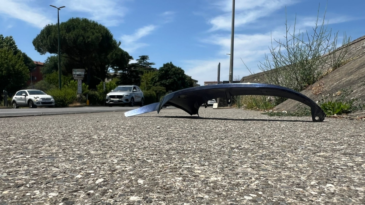 Pontedera, scontro auto-moto: muore scooterista di 17 anni