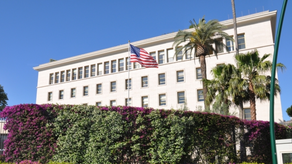 Gli Usa attaccano l'Iran, a Napoli il prefetto rafforza le misure di sicurezza verso gli «obiettivi sensibili»