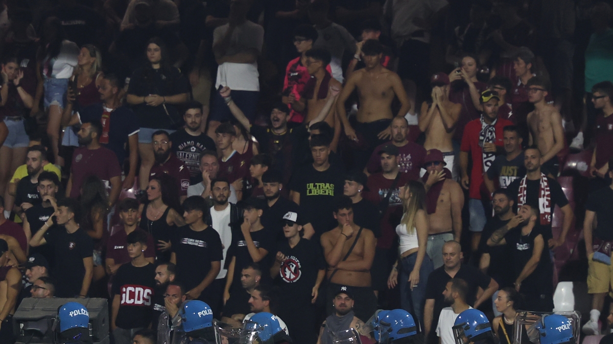 Playout di B, Salernitana-Sampdoria sospesa al 65' per lancio di oggetti in campo con gli ospiti avanti 2-0: granata retrocessi