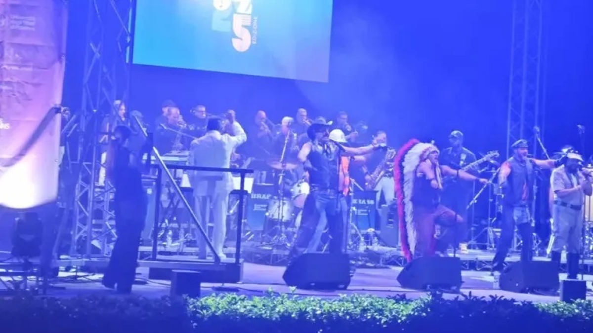 Village People, il cantante ha un malore sul palco per disidratazione: sospeso lo show in Sicilia