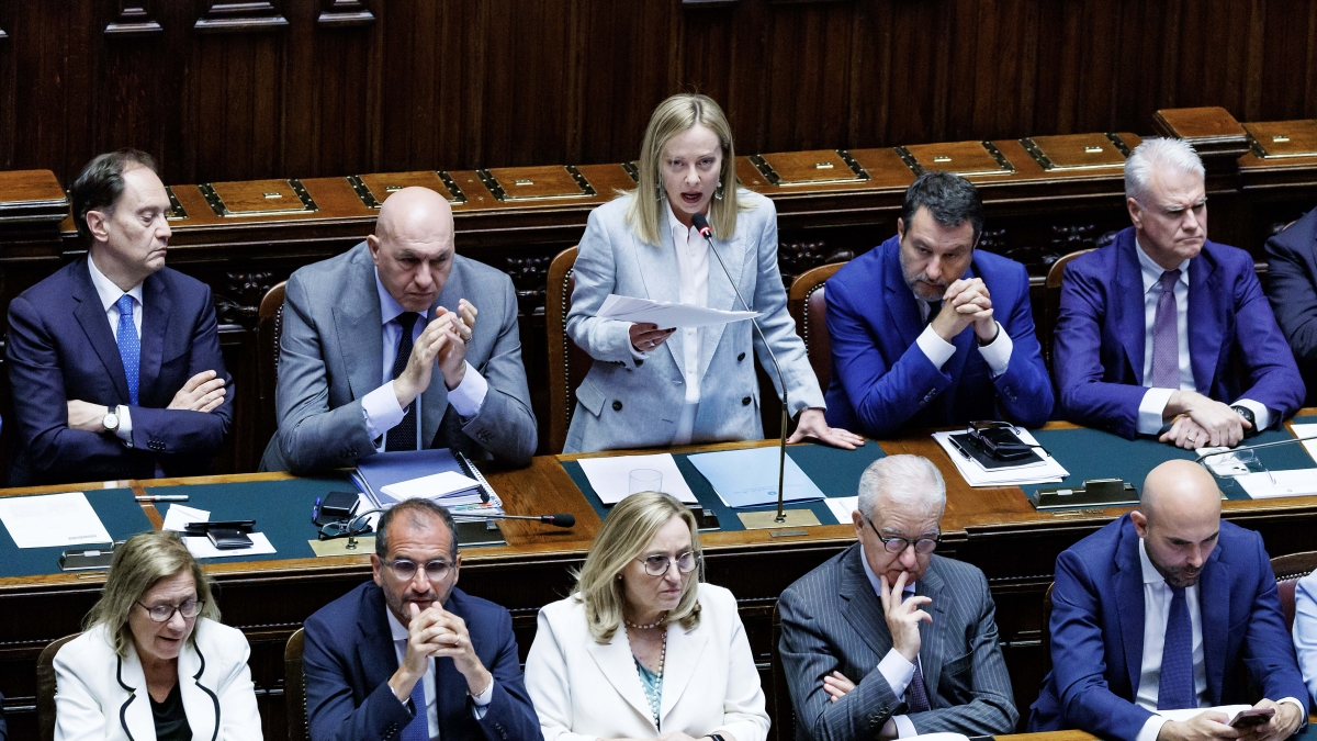 La premier alla Camera, la sfida a distanza tra le leader. Dall’Odissea al Vietnam le «lezioni» di Crosetto e Nordio