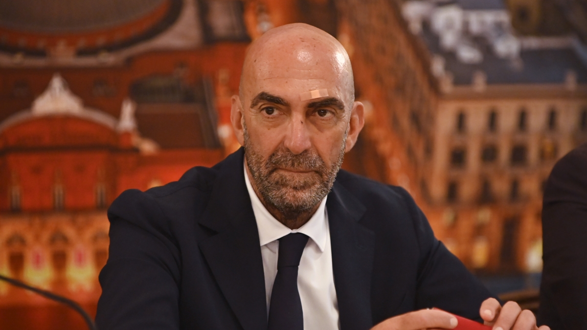 Vito Leccese, un anno da sindaco di Bari. «Rifiuti, movida e opere pubbliche, voglio una città moderna»