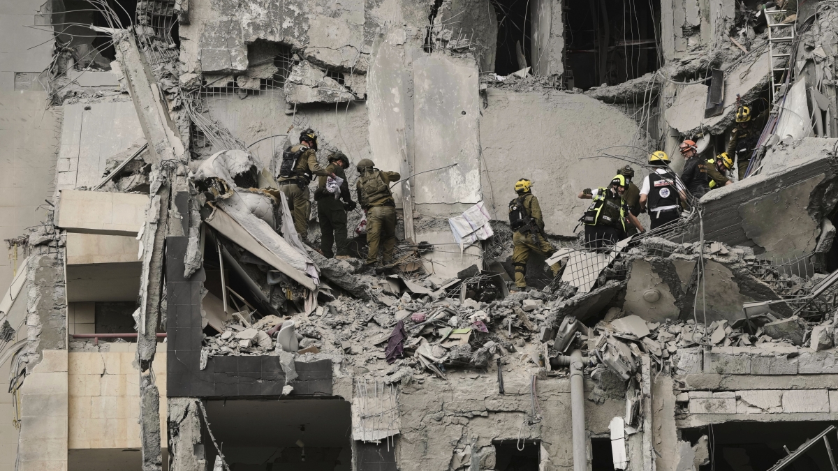Trump annuncia una tregua di 12 ore, ma Israele accusa Teheran: «Ha lanciato altri 2 missili, ora li colpiremo con forza». La tv di Stato iraniana: «Nessun colpo sparato dopo il via al cessate il fuoco» Trump annuncia una tregua di 12 ore, ma Israele accusa Teheran: «Ha lanciato altri 2 missili, ora li colpiremo con forza». La tv di Stato iraniana: «Nessun colpo sparato dopo il via al cessate il fuoco»