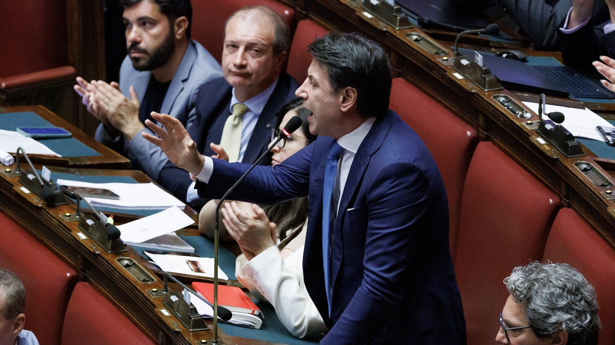 Giuseppe Conte, un «pacifismo» tra ambizioni e nostalgia di Palazzo Chigi