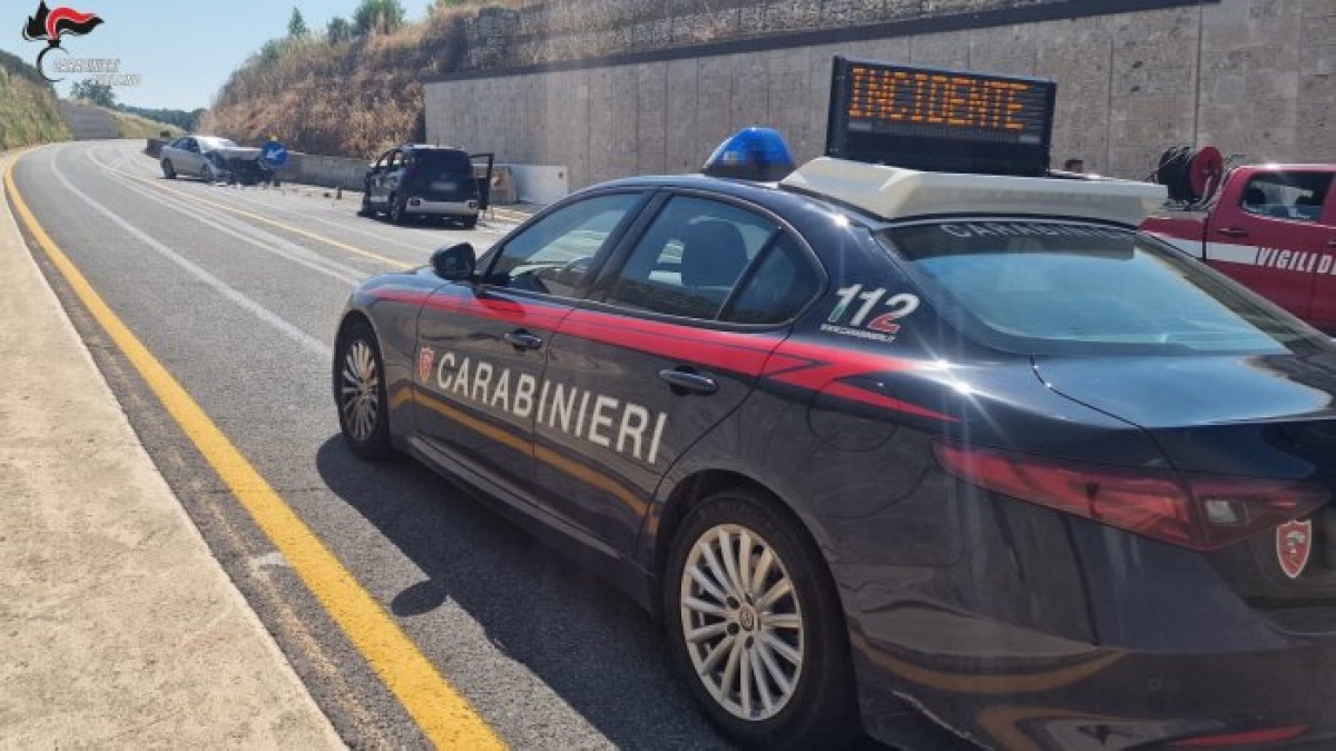 Maxi-incidente a Legnano, morto un motociclista di 56 anni