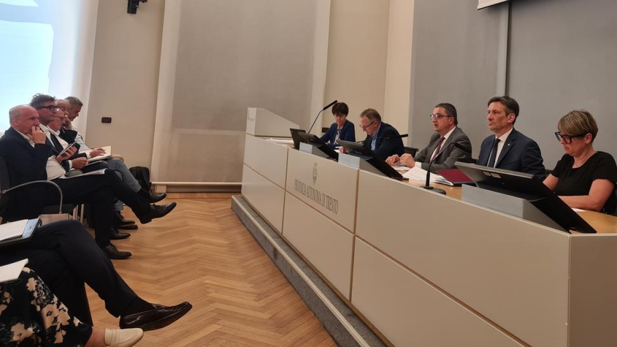 Trentino, arriva l’assegno per le coppie con il terzo figlio: «Fino a 400 euro al mese per dieci anni»