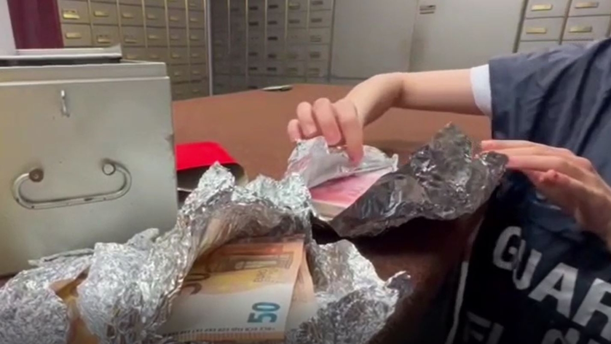 Torino, sequestrati 9 milioni al ras del sushi. Nelle cassette di sicurezza la Finanza trova 100 mila euro