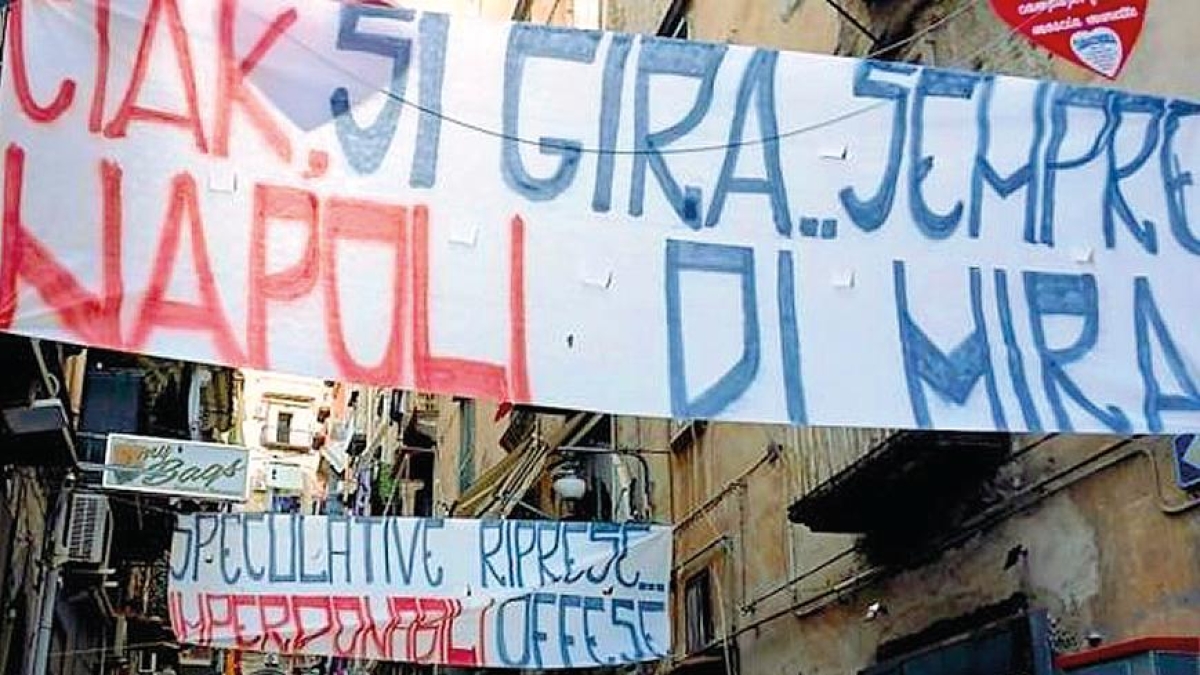 Napoli, la «fabbrica» di post e fake news contro Gomorra (e Roberto Saviano)