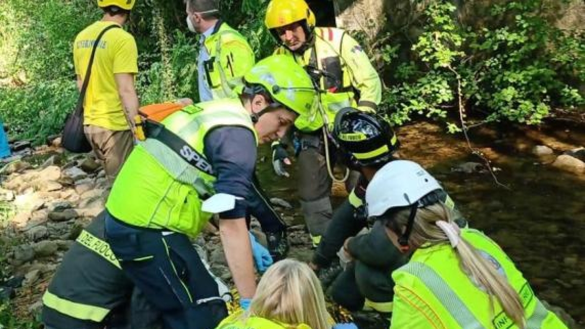Arezzo, tredicenne cadde dal ponte perché si ruppe la staccionata, il padre: «La vita di mio figlio stravolta per la mancata manutenzione»