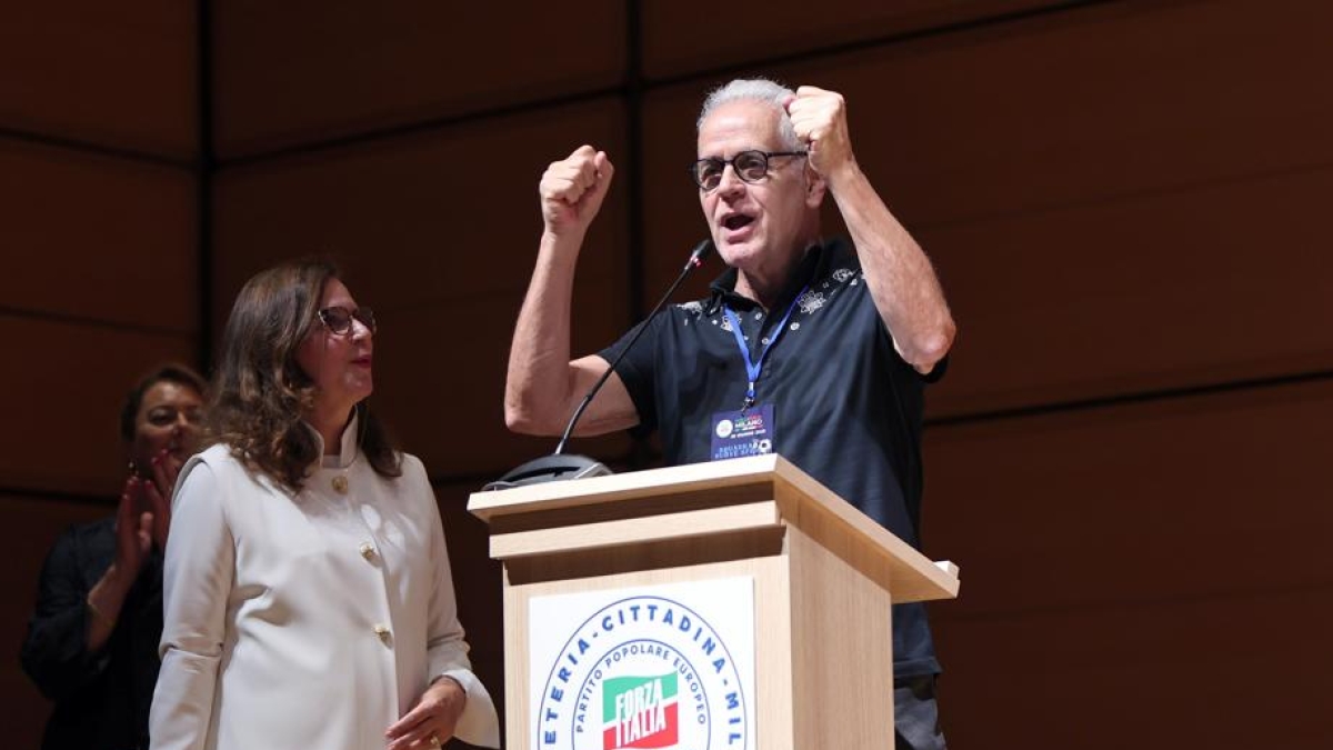 Formigoni, il ritorno del Celeste alla convention di Forza Italia: «Con lui la Lombardia correva molto di più». E parte la sfida alla Lega