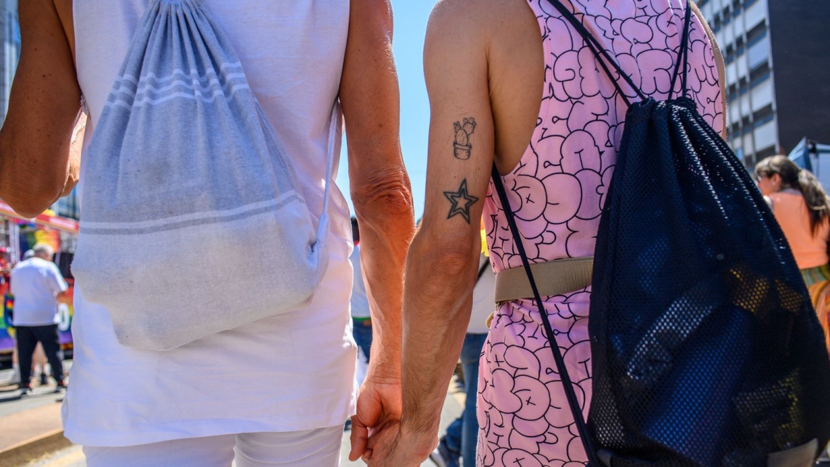 Milano, il popolo del Pride tra cartelli palestinesi e carri inclusivi: «Qui ha sfilato la pace»