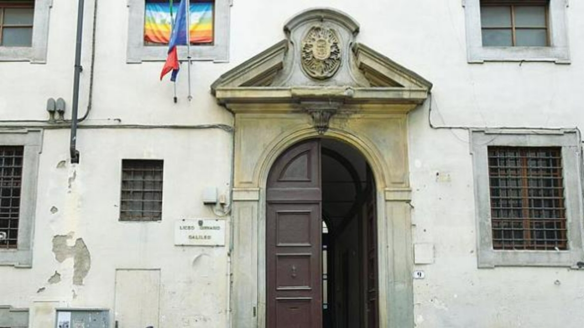 Firenze, ladri al liceo classico Galileo durante gli esami: rubati