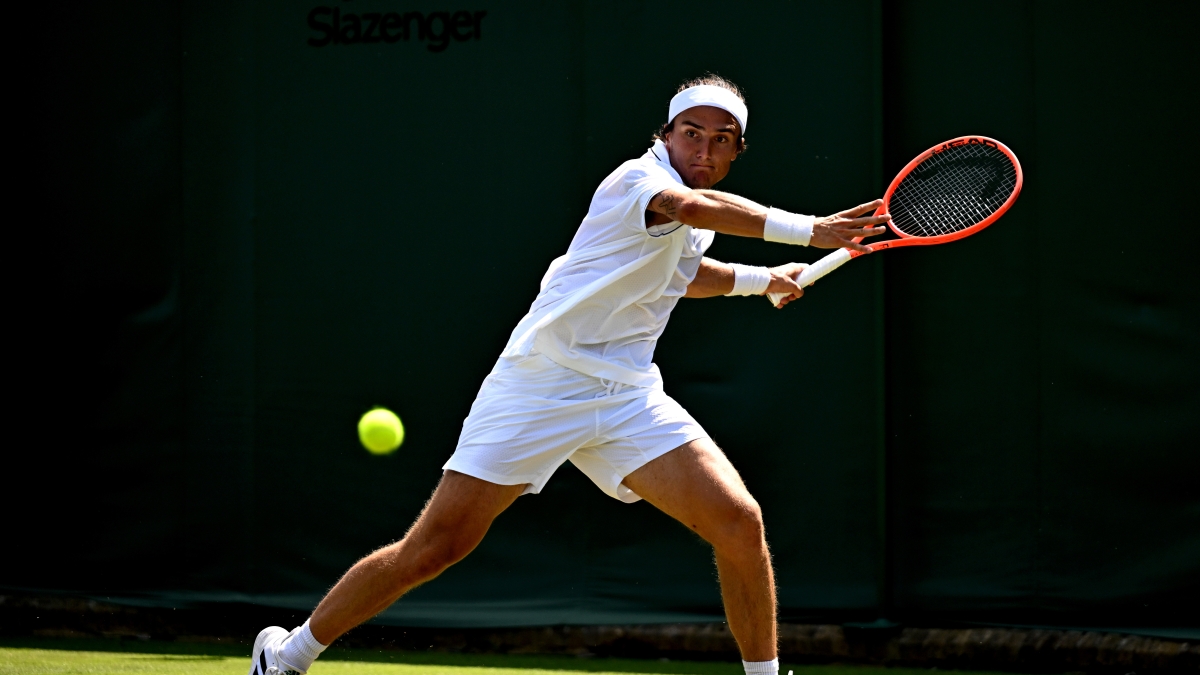 Wimbledon, la diretta del primo turno: Fognini-Alcaraz 1-0 | Sinner punta Carlitos: la villetta del numero 2, ...