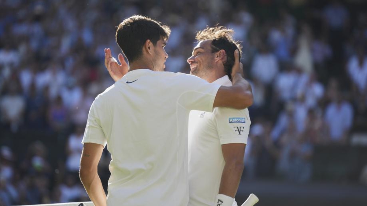 Wimbledon, Alcaraz batte Fognini al 5° set: «Non ci credo che sia il suo ultimo» Sinner punta Carlitos, i malumori di Jannik Wimbledon, Alcaraz batte Fognini al 5° set: «Non ci credo che sia il suo ultimo» Sinner punta Carlitos, i malumori di Jannik