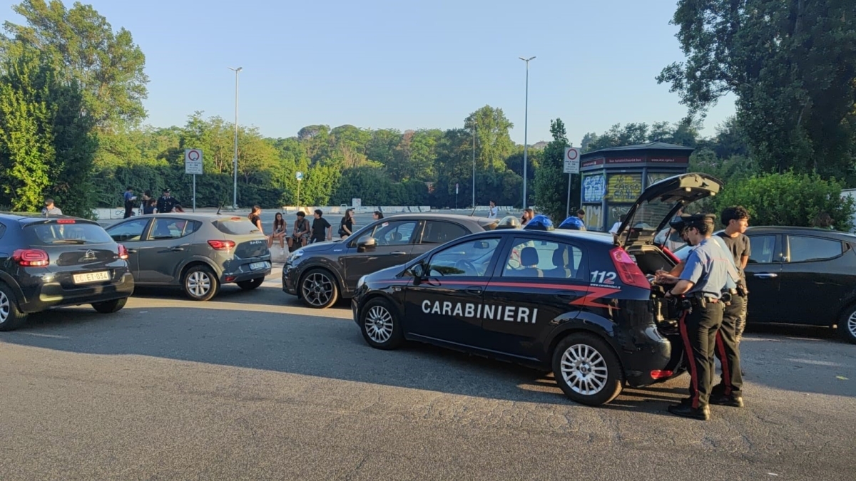 Lite fra 16enni in via Gregorio VII: uno accoltellato, è grave. «Hai dato fastidio a mia sorella». Fermato un minorenne