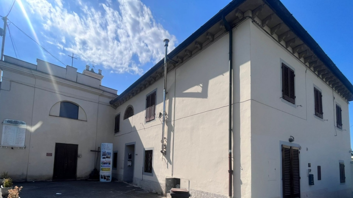 Prato, scoperta centrale di smistamento della droga destinata al carcere: era in un edificio della Caritas