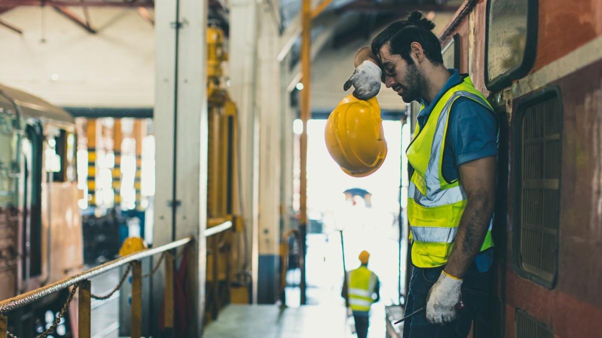 «Vietato lavorare sotto il sole»: l'ordinanza «anti-caldo» del presidente della Regione Piemonte Alberto Cirio per i lavoratori esposti. Critiche dalla Cgil