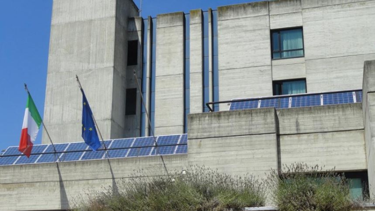 Pieve Fissiraga, svolta nel caso del 21enne trovato morto nei campi: fermato un 20enne, si era presentato in Procura