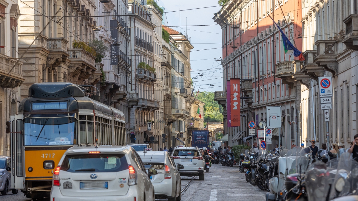 Restyling di via Manzoni al via, nuova pavimentazione e marciapiedi più larghi
