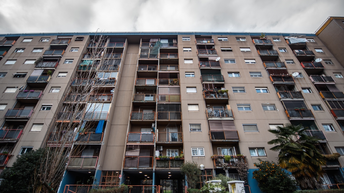 Legionella a Milano in via Rizzoli, tracce del batterio negli appartamenti dei contagiati. Interventi di sanificazione fino ad agosto