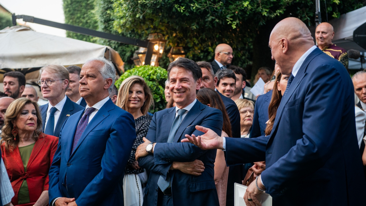 Lo zigzag M5S scavalca il Pd nel rapporto con gli Usa