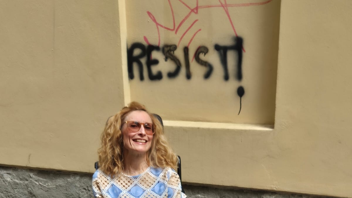 Martina Oppelli: «Sfinita dal terzo no al suicidio assistito, io voglio andarmene sorridendo. La politica smetta di chiudere gli occhi»