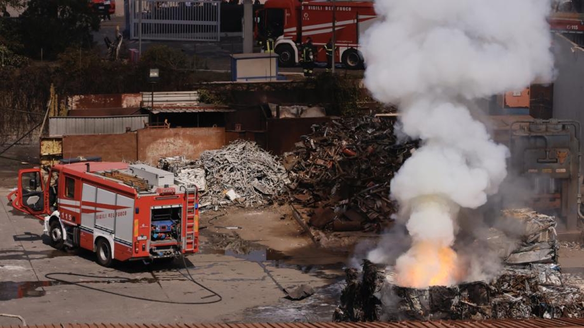 Esplosione a Roma in un distributore di carburante, tetto volato a 300 metri: 21 feriti?Lo scoppio durante lo scarico del Gpl | LIVE Esplosione a Roma in un distributore di carburante, tetto volato a 300 metri: 21 feriti?Lo scoppio durante lo scarico del Gpl | LIVE