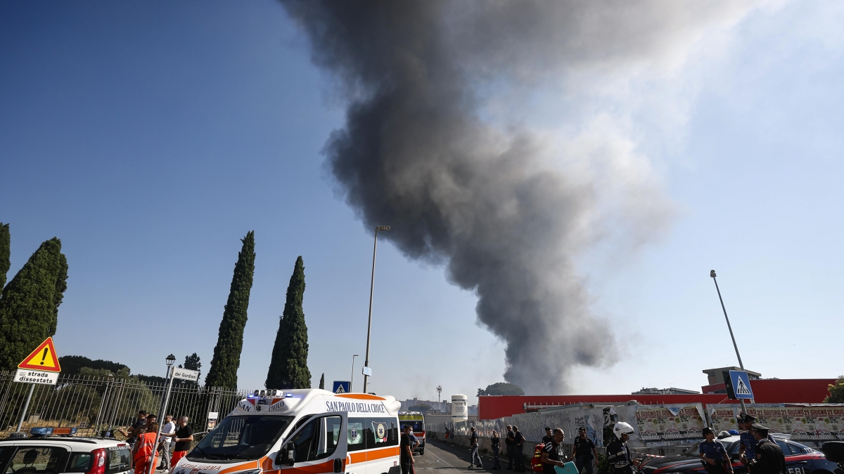 Esplosione a Roma, guasto a un distributore Gpl: 29 feriti, case evacuate. Aperta inchiesta | La fuga di gas, il boato «come una bomba» Esplosione a Roma, guasto a un distributore Gpl: 29 feriti, case evacuate. Aperta inchiesta | La fuga di gas, il boato «come una bomba»