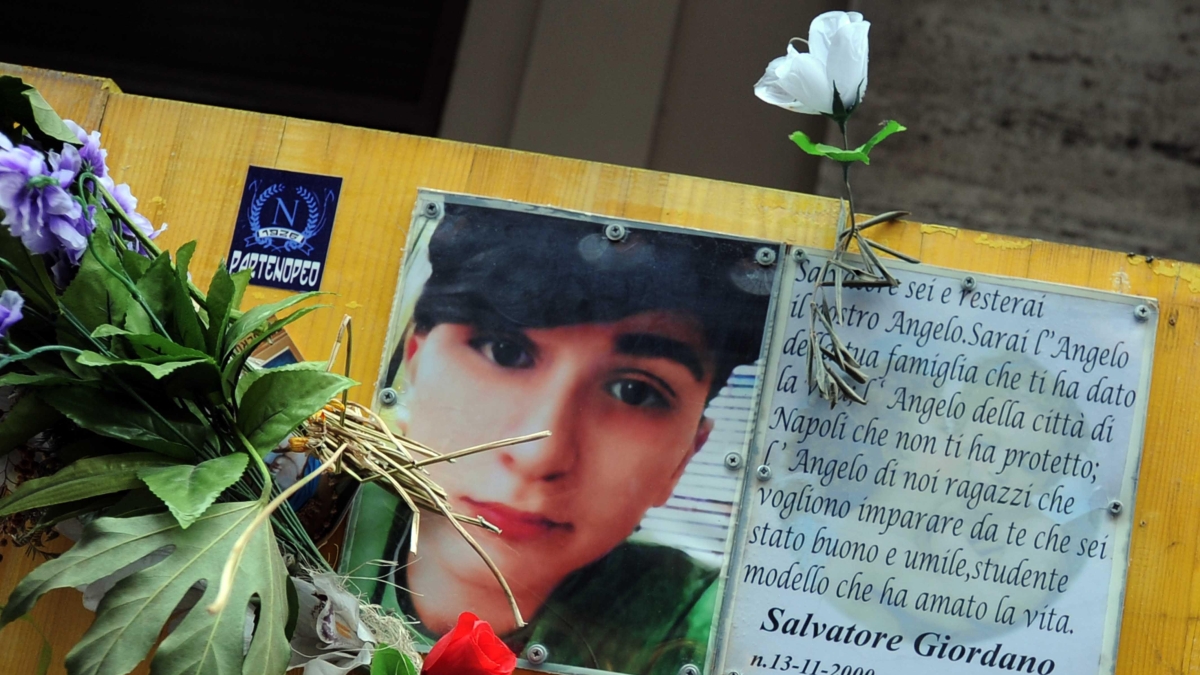 Salvatore Giordano, morto a 14 anni per calcinacci caduti dalla Galleria Umberto: mercoledì una targa del Comune