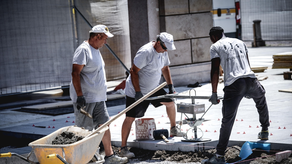 Caldo, i rischi sui luoghi di lavoro (anche per chi è in ufficio)