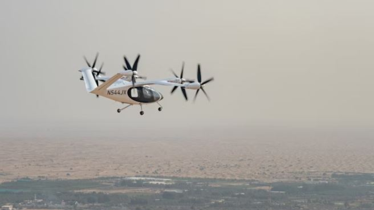 I primi eVTOL nei cieli di Dubai: riusciti i test dei taxi volanti a decollo verticale