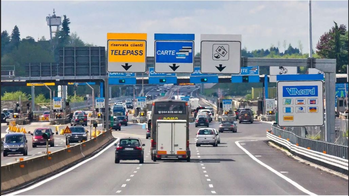 I pedaggi autostradali e l'aumento, lo spettro dell'accusa di essere «partito delle tasse»: così è stato deciso il dietrofront