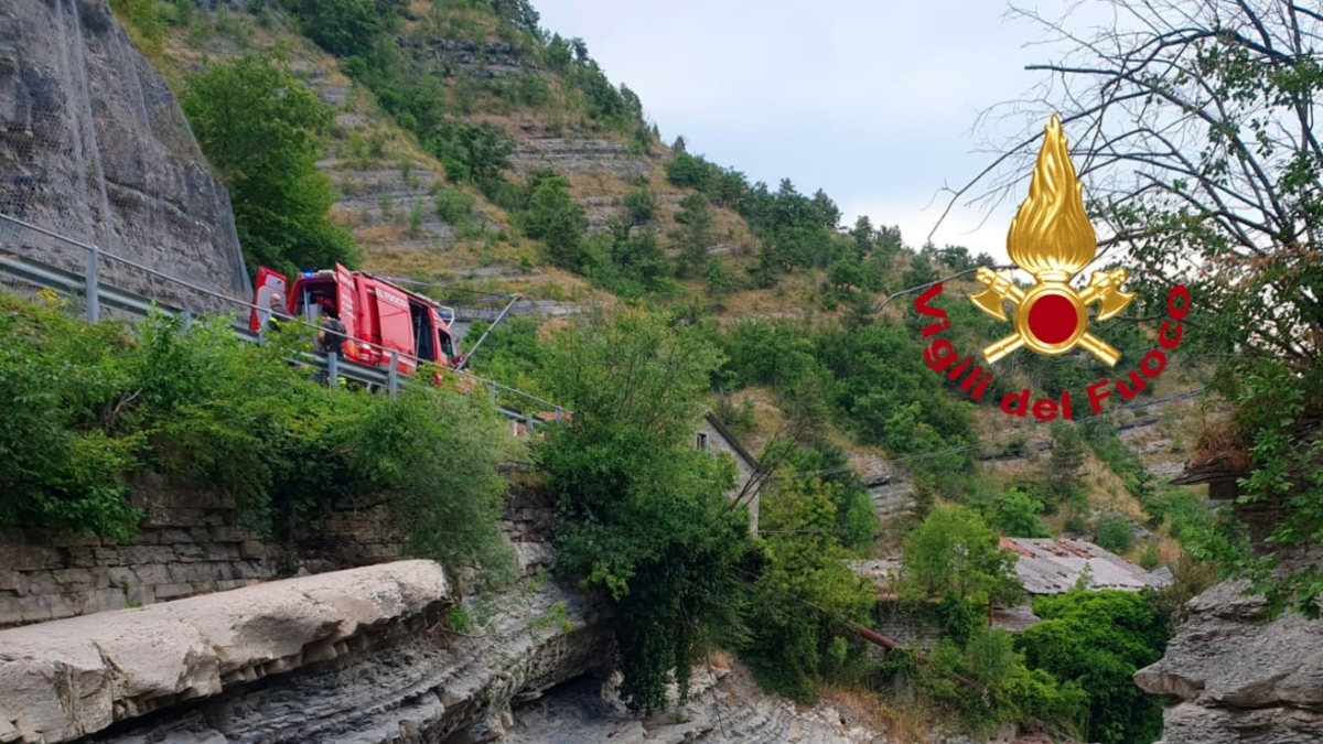 Marradi, si tuffa nelle cascate di Valbura: muore a 25 anni