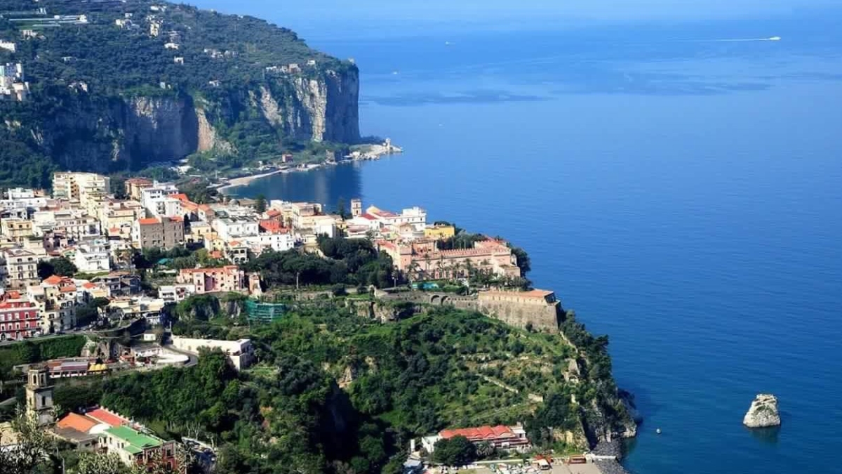 Vico Equense, la Procura sequestra un bar-ristorante-pizzeria per lottizzazione abusiva