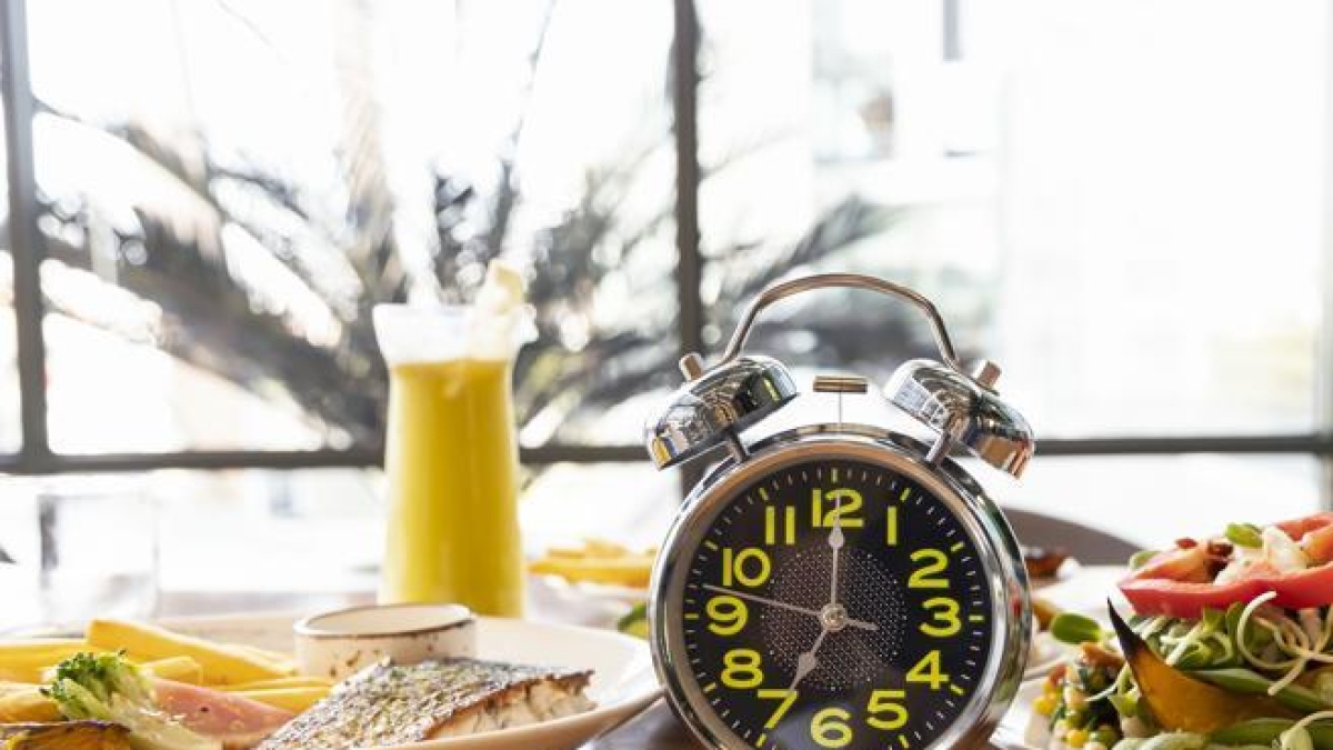 Digiuno a giorni alterni, «il metodo più efficace» per diminuire le calorie e perdere peso. Ecco come funziona