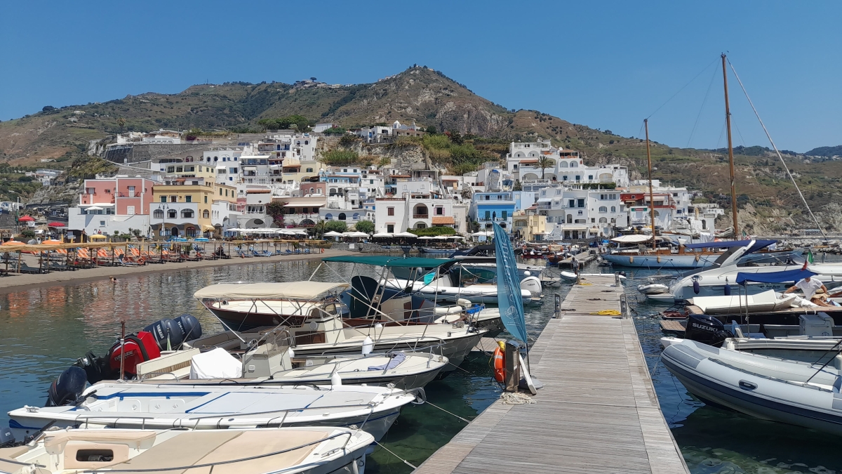 Sant'Angelo d'Ischia, al porticciolo del borgo si approda tutti i giorni: intesa con le società di navigazione
