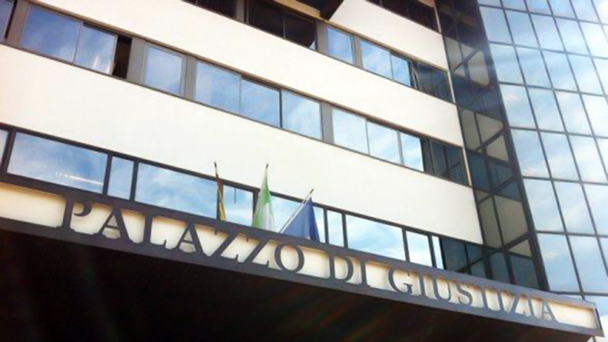 Truffa del cuore da 18mila euro con l'AI: «Ciao, sono il principe di Dubai»