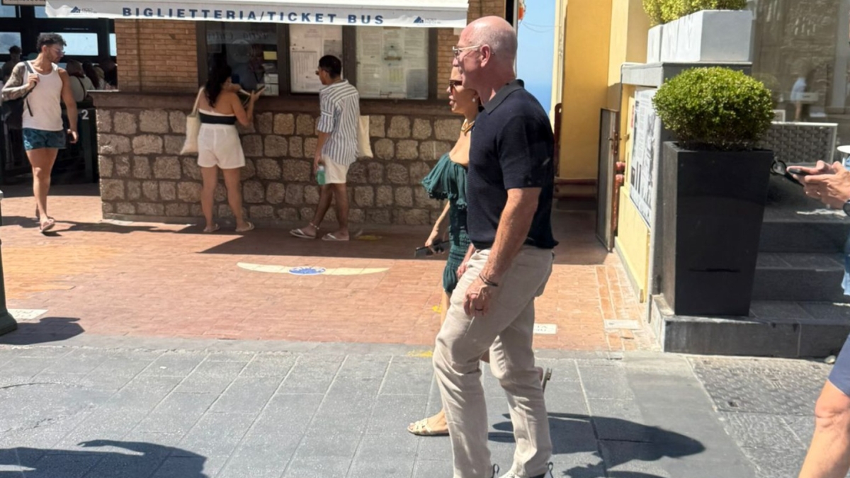 Jeff Bezos e Lauren Sanchez a Capri, tappa sull'isola dopo le nozze a Venezia