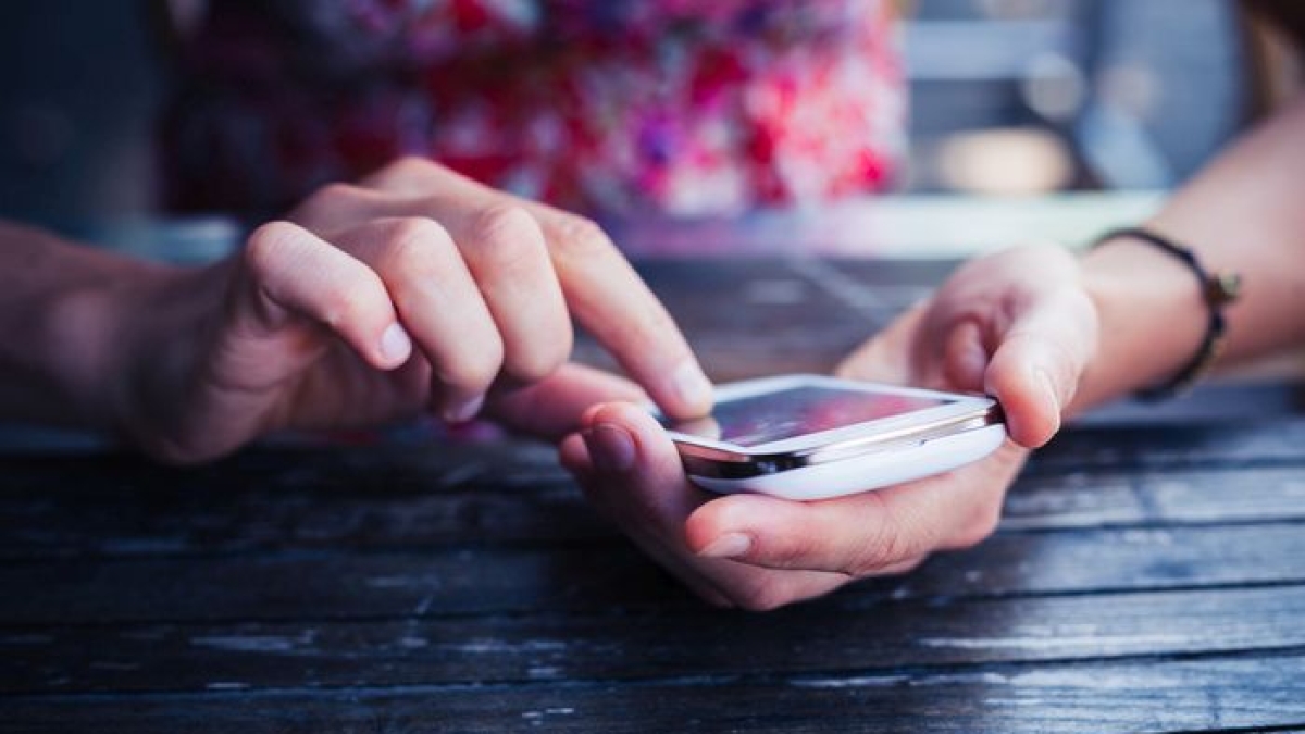 Olanda, dal 2024 studenti senza smartphone. I risultati della ricerca: più attivi e concentrati