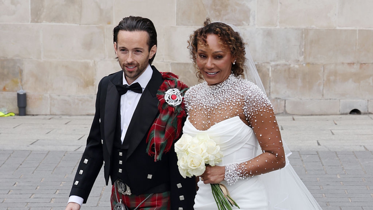 L'ex Spice Girl Mel B si è sposata con un parrucchiere: Victoria Beckham assente alle nozze (ma ha disegnato l'abito)