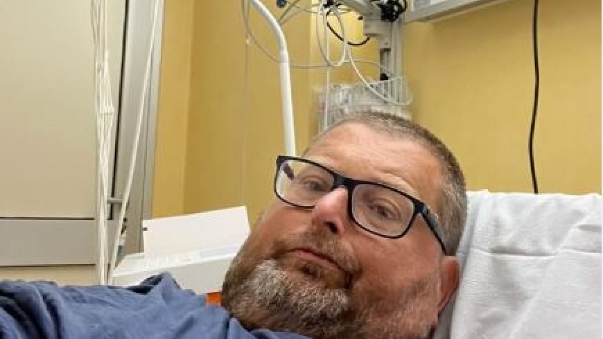Mario Adinolfi, ricoverato in ospedale l'ex deputato Pd dopo il rientro dall'Isola dei Famosi: «Nulla di grave, solo un brutto spavento»