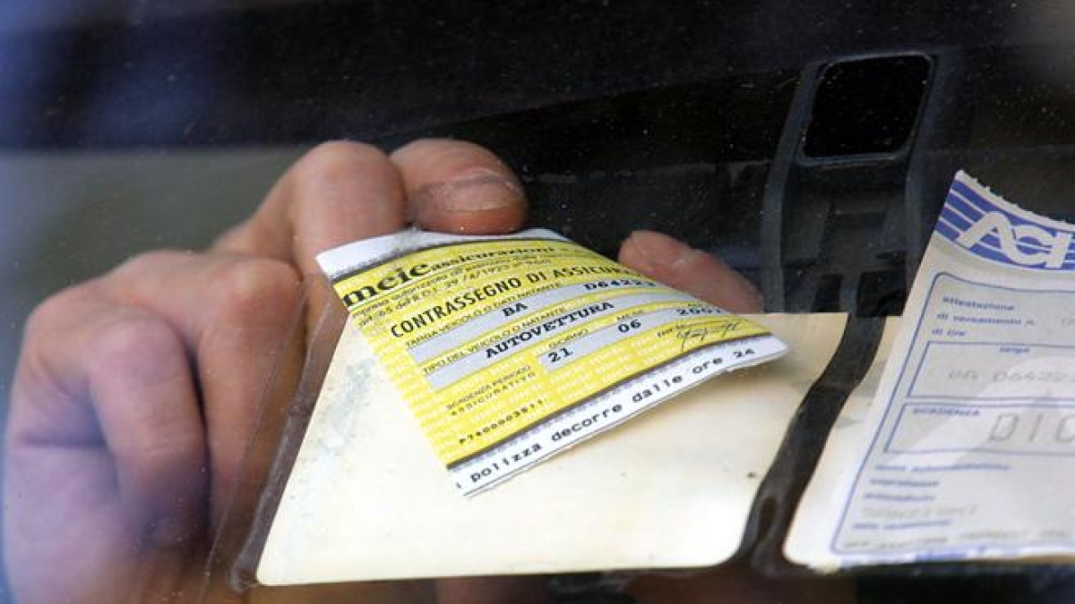 Bollo auto: pagamento in unica rata, nuova scadenza ed esenzioni. Ecco cosa cambia Bollo auto: pagamento in unica rata, nuova scadenza ed esenzioni. Ecco cosa cambia
