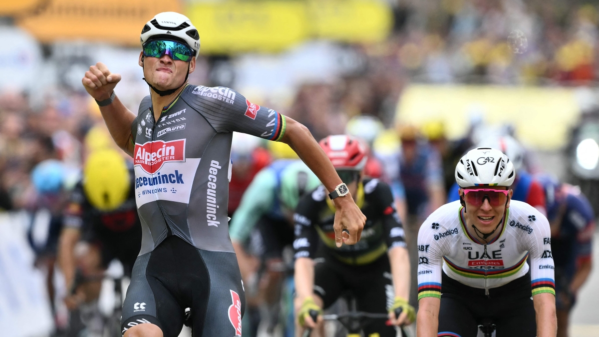 Tour, 2ª tappa: Van der Poel batte Pogacar e Vingegaard in volata, la maglia gialla è sua