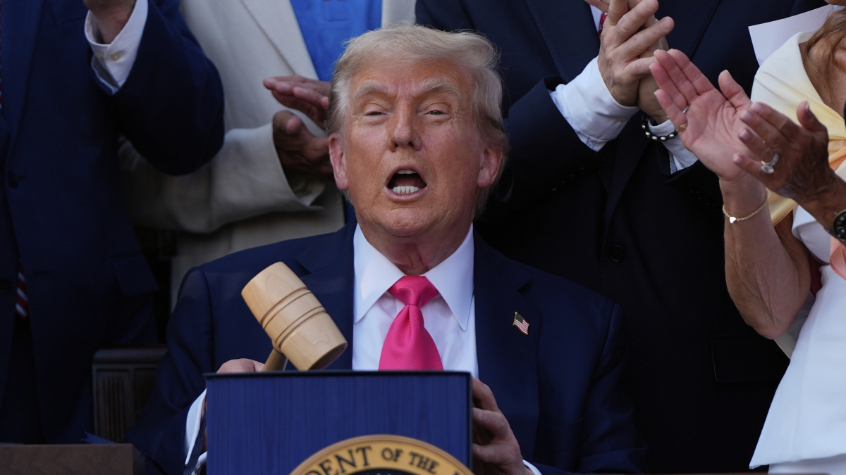 Trump a Musk: «Ridicolo lanciare un terzo partito». E Bannon: «Andresti espulso» | Dazi, alle 18 le prime lettere