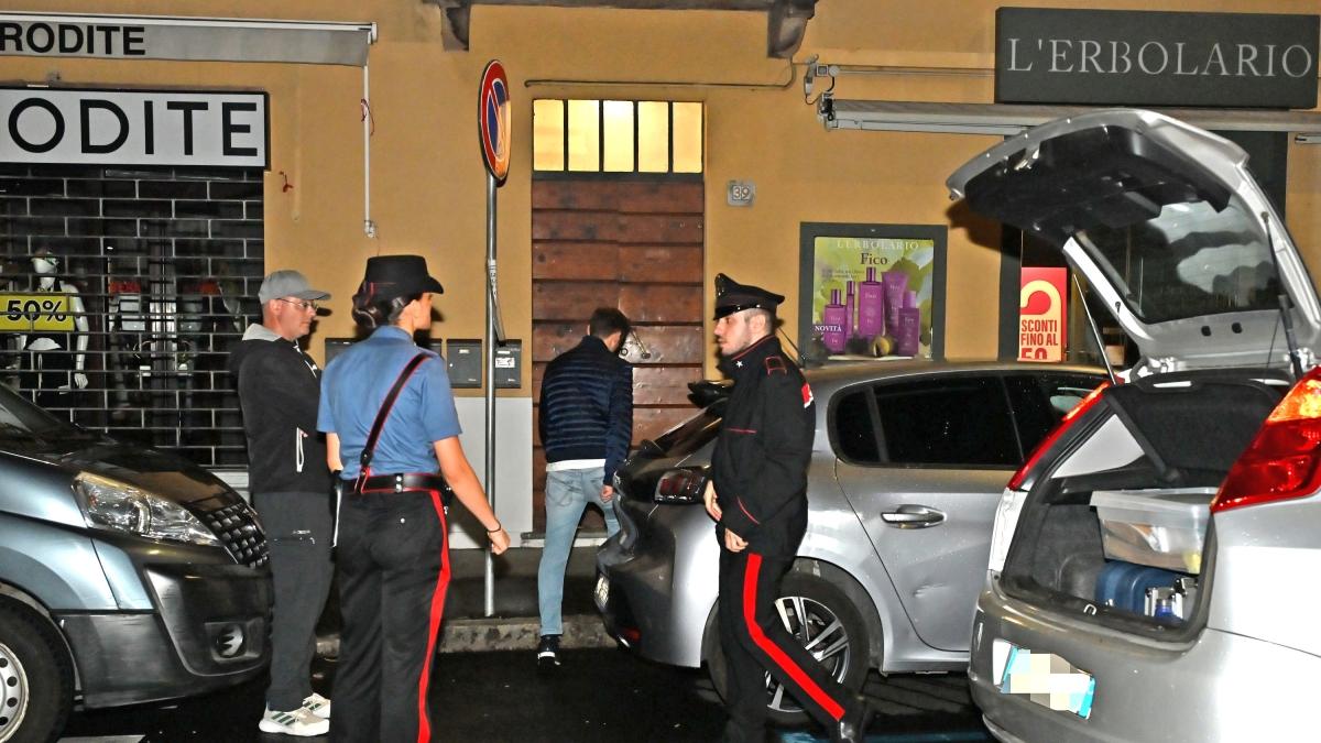 Luino, 25enne uccide il padre con un coltello da cucina dopo una violenta lite: fermato nella notte