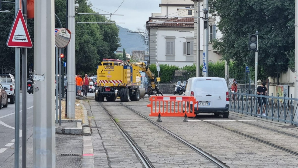 Tramvia Firenze, da lunedì la posa dei binari in viale Giannotti: come cambia la viabilità