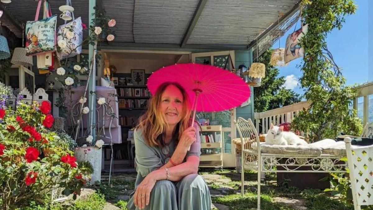 La scrittrice Alba Donati (nel borgo di 180 persone): «Qui una libreria per rinascere» | Oggi su Buone Notizie