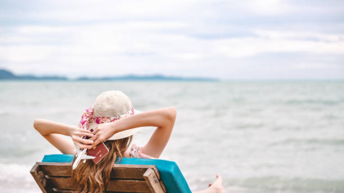 In vacanza con il tumore: mete, imprevisti e terapie (a volte) rinviabili. Le risposte degli esperti