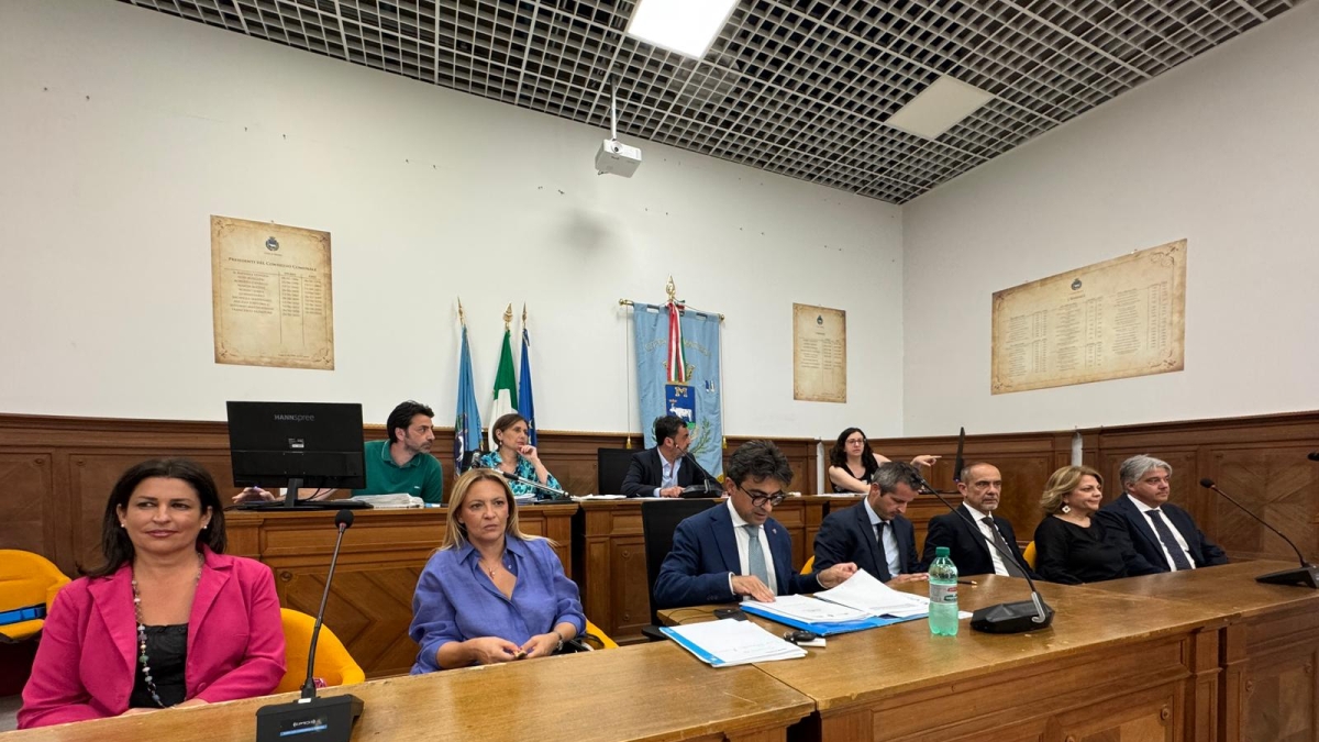 Niente governo delle larghe intese, a Matera nasce la prima giunta Nicoletti. Ma aleggia lo spettro dell'«anatra zoppa» in Consiglio